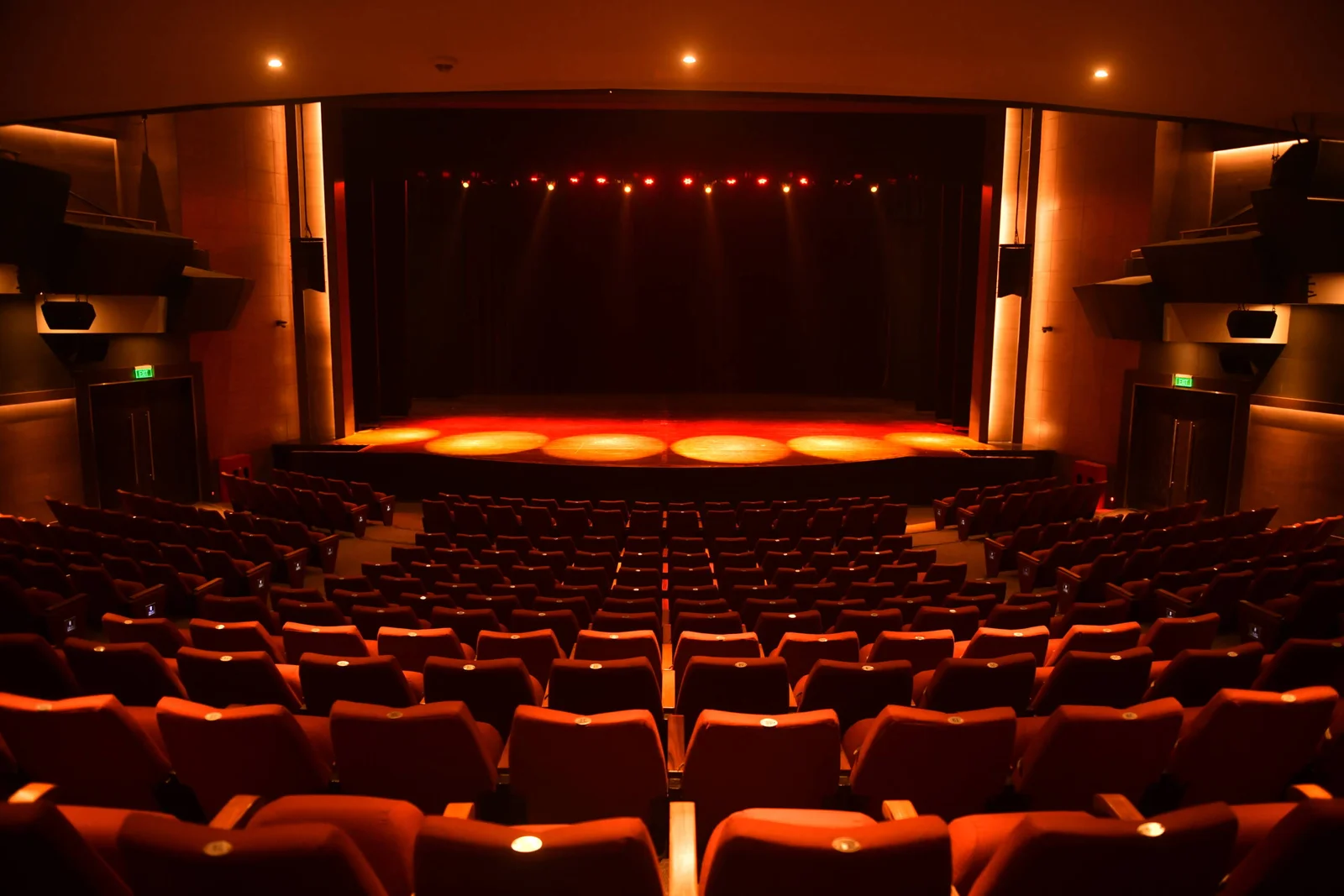 Sheila Gopal Raheja Auditorium with a grand stage and seating